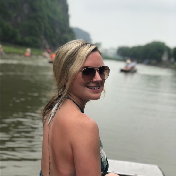 Meet your Posher, Amanda - Picture 1 of 1